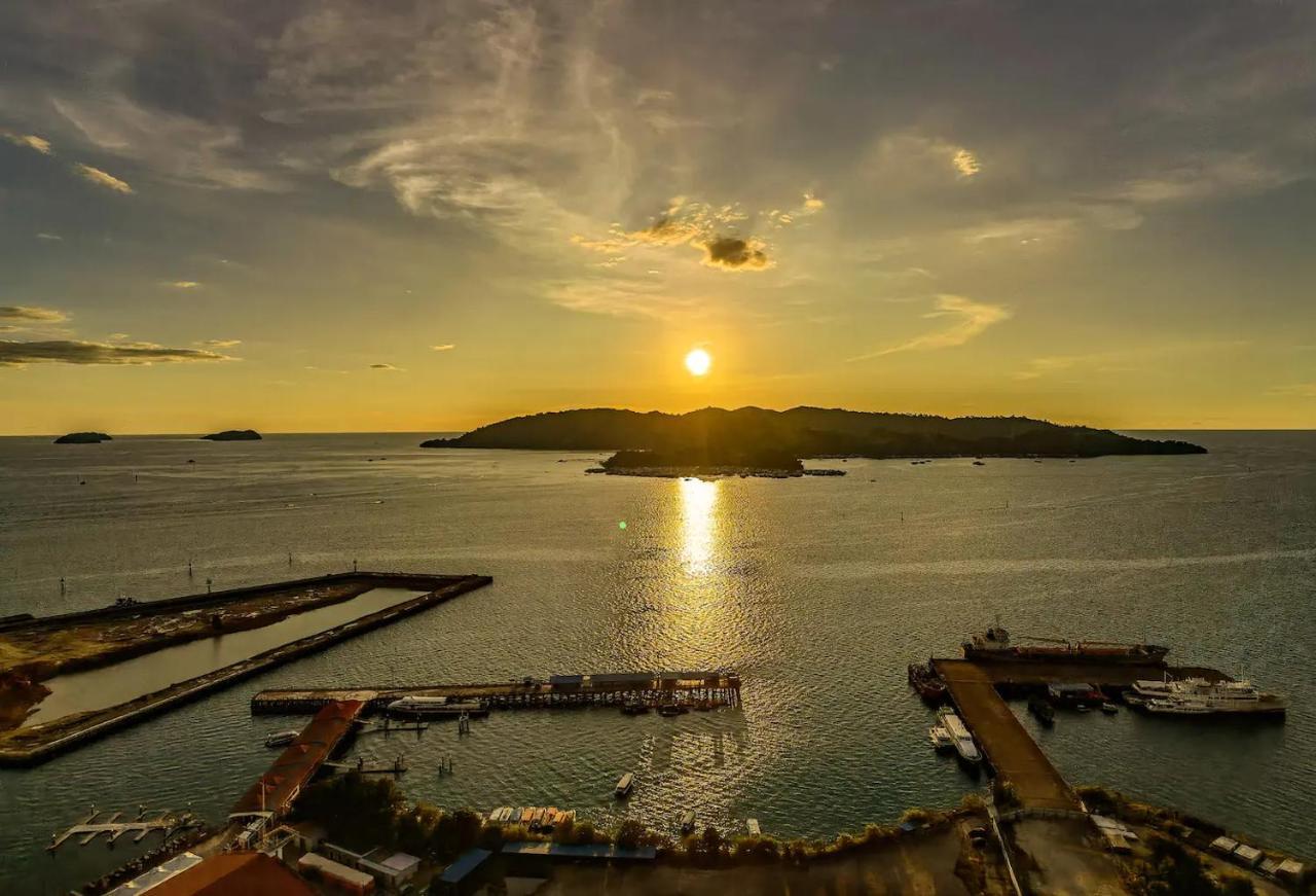 Jesselton Quay Sea View Hotel Kota Kinabalu Exterior photo