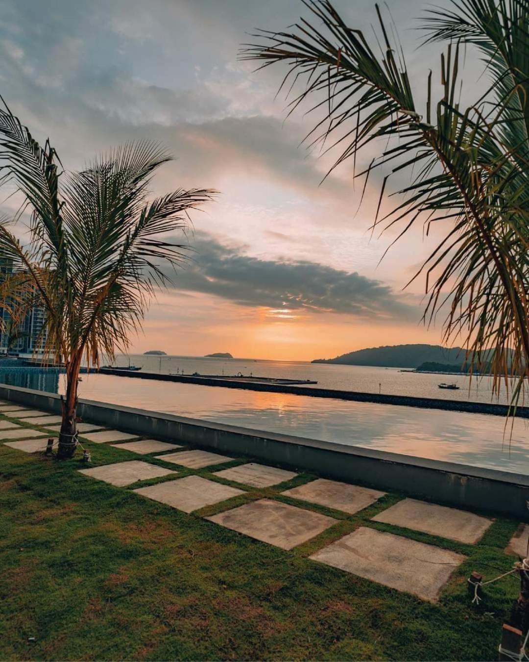 Jesselton Quay Sea View Hotel Kota Kinabalu Exterior photo